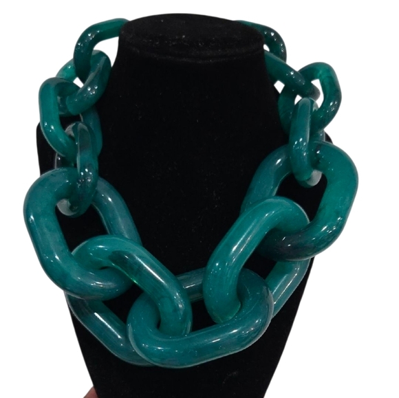 Piper K Jewelry - 💚🔹️Piper K 🔹️Bold Green Resin Chunky  Statement 20" Necklace